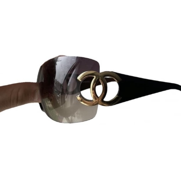 Chanel - Picture 2 of 10